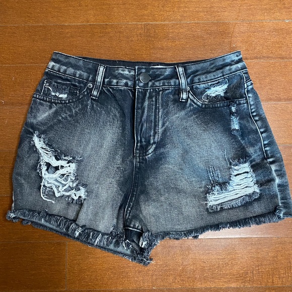 Black and white denim shorts - Picture 2 of 2